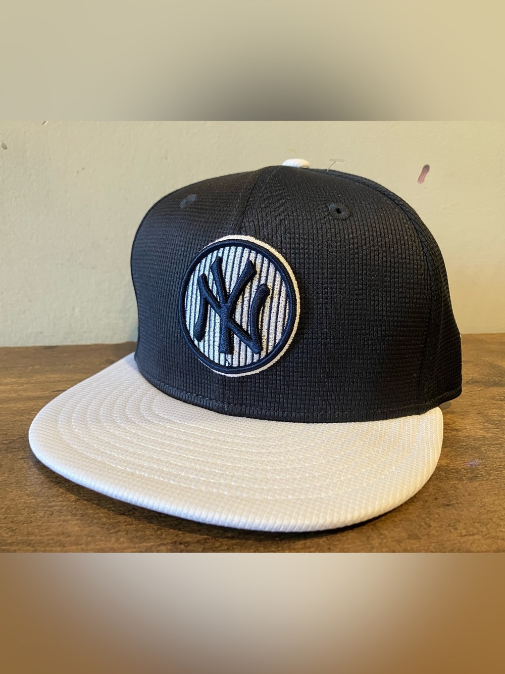 New Era Black and White New York Yankees Snapback Hat